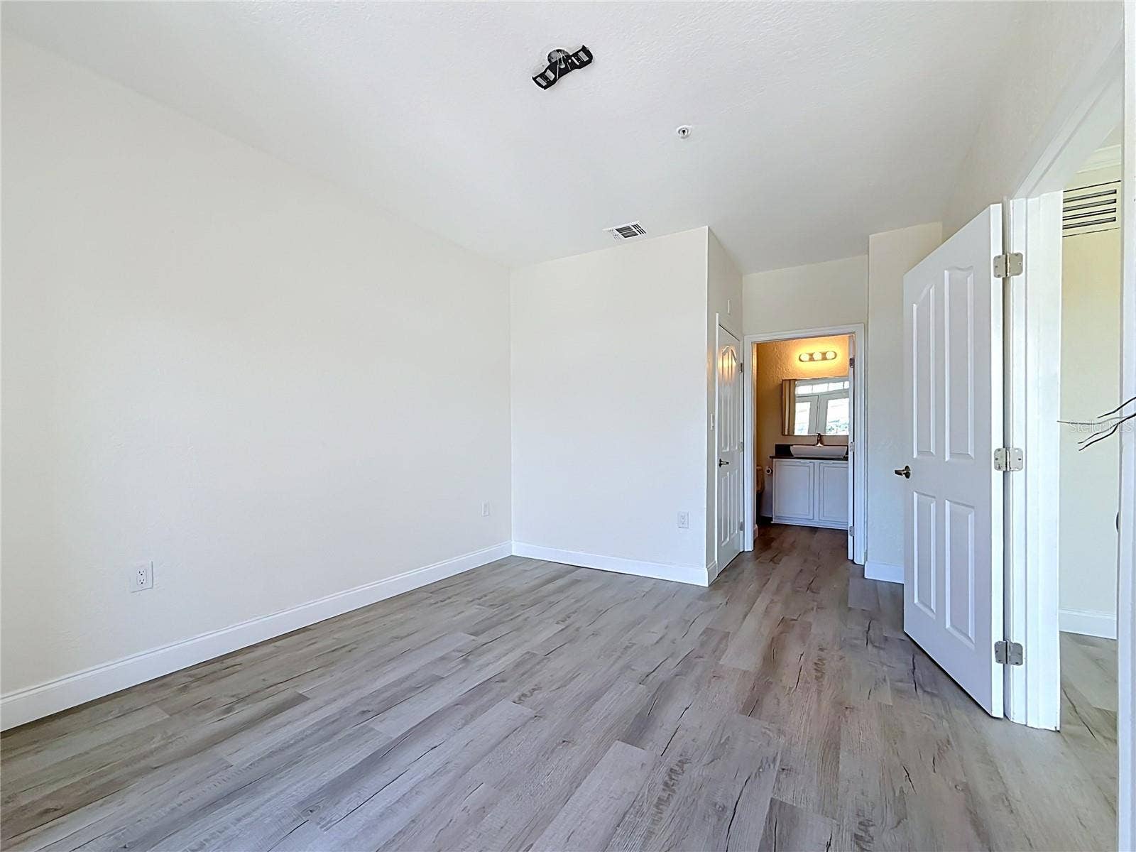 5000 CULBREATH KEY WAY, #8-207, Tampa, FL 33611 5000 CULBREATH KEY WAY, #8-207, Tampa, FL 33611