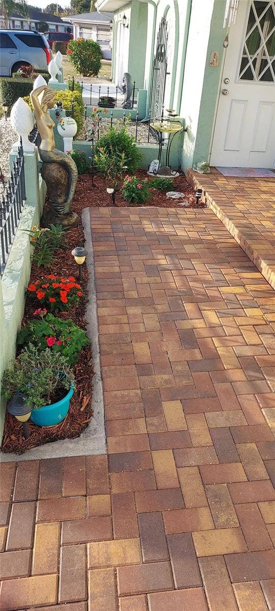 906 BLUEWATER DRIVE, Sun City Center, FL 33573
