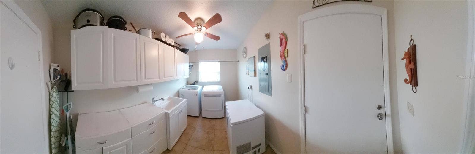 906 BLUEWATER DRIVE, Sun City Center, FL 33573