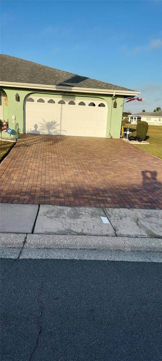 906 BLUEWATER DRIVE, Sun City Center, FL 33573