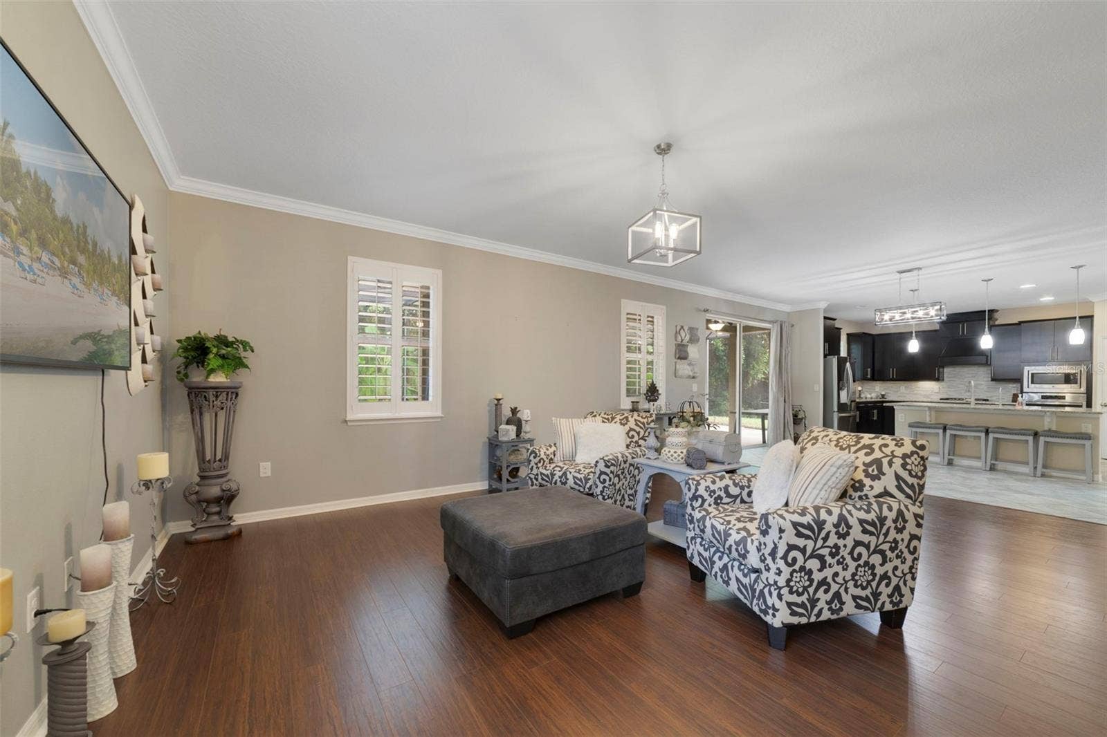 Living room - Image 2