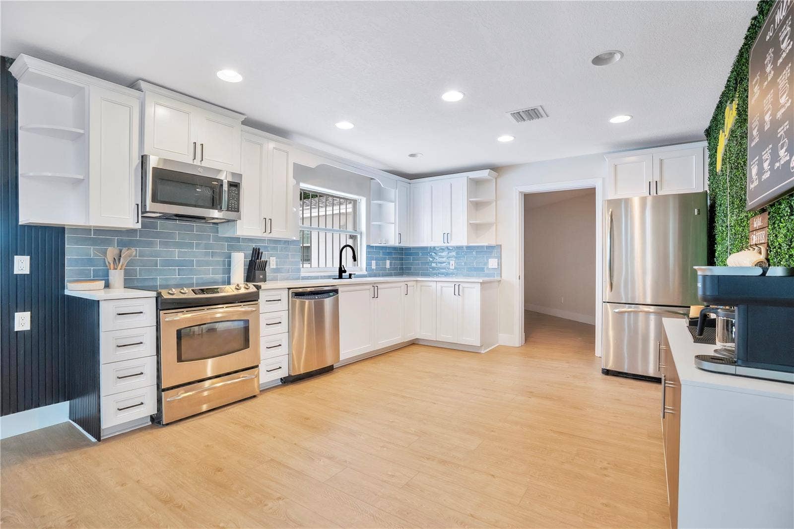 411 ROCK LAKE DRIVE, Orlando, FL 32805 411 ROCK LAKE DRIVE, Orlando, FL 32805