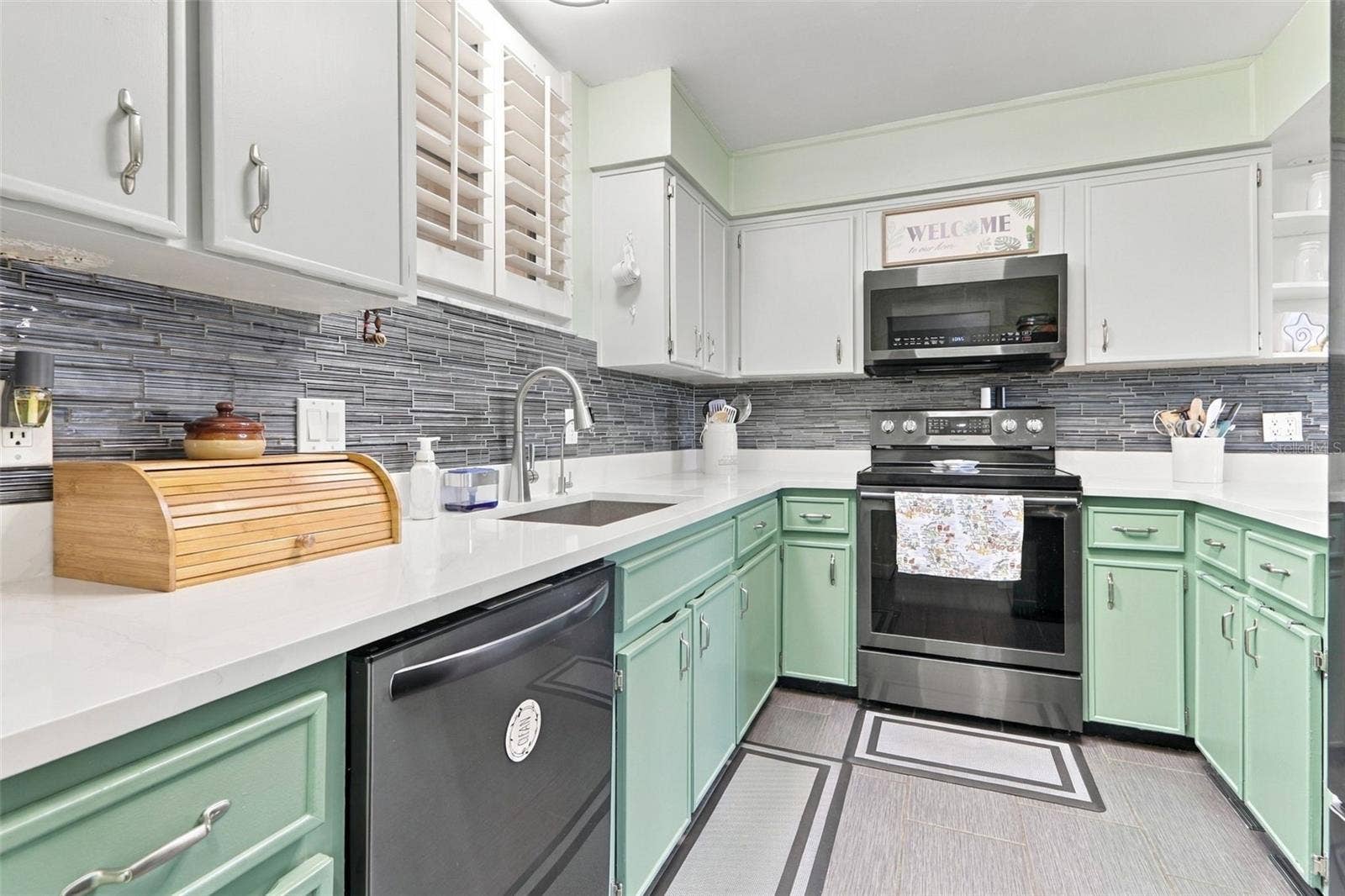 327 WILDER BOULEVARD, #B302, Daytona Beach, FL 32114 327 WILDER BOULEVARD, #B302, Daytona Beach, FL 32114