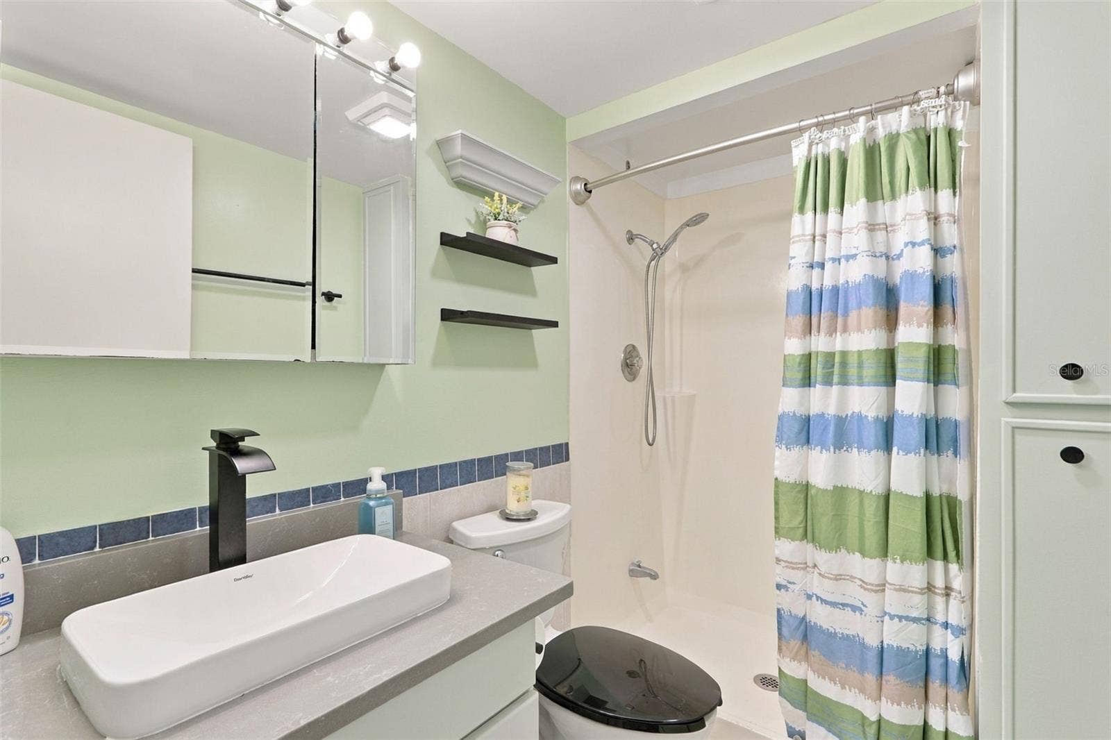 327 WILDER BOULEVARD, #B302, Daytona Beach, FL 32114 327 WILDER BOULEVARD, #B302, Daytona Beach, FL 32114