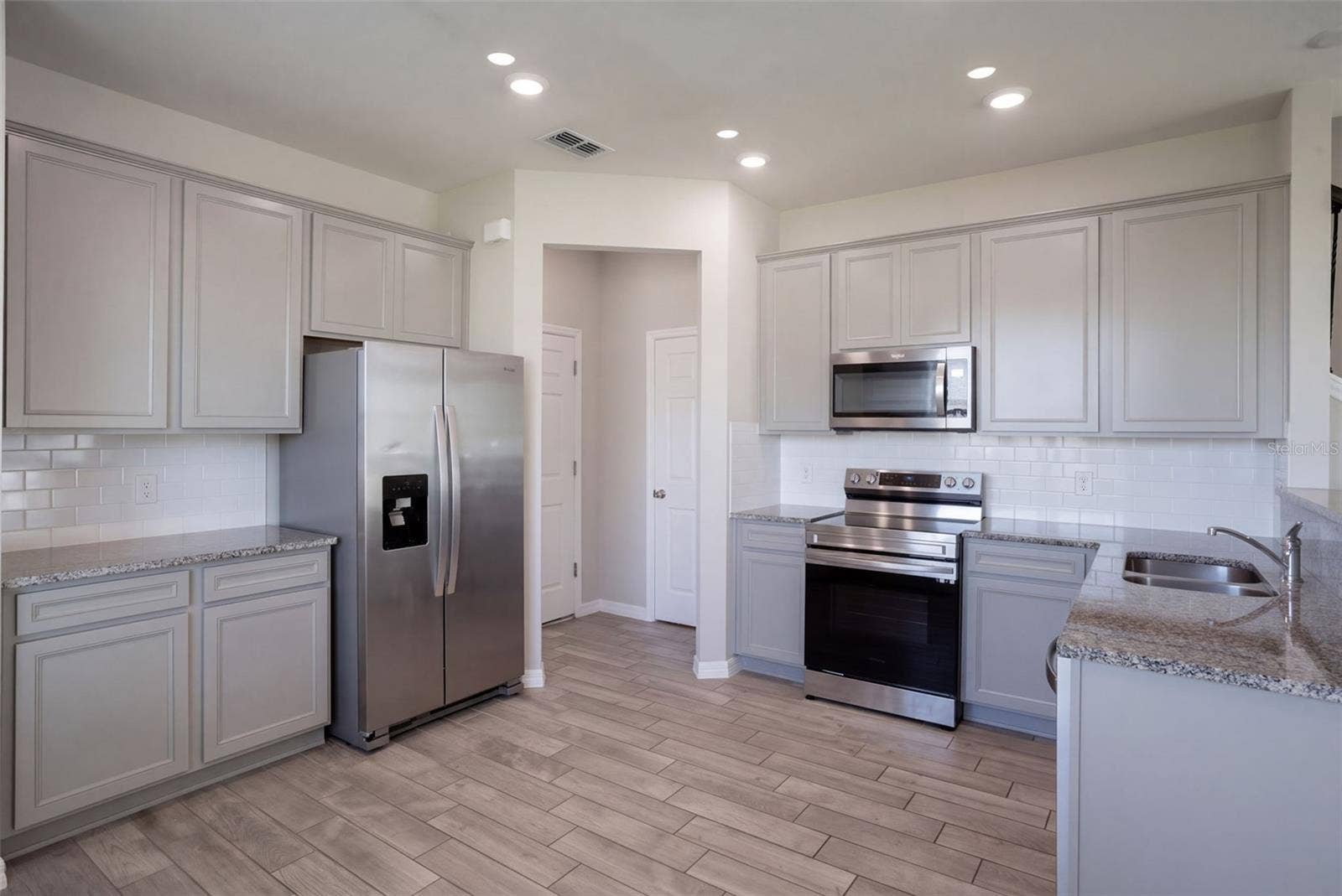 3768 PLAINVIEW DRIVE, Orlando, FL 32824 3768 PLAINVIEW DRIVE, Orlando, FL 32824