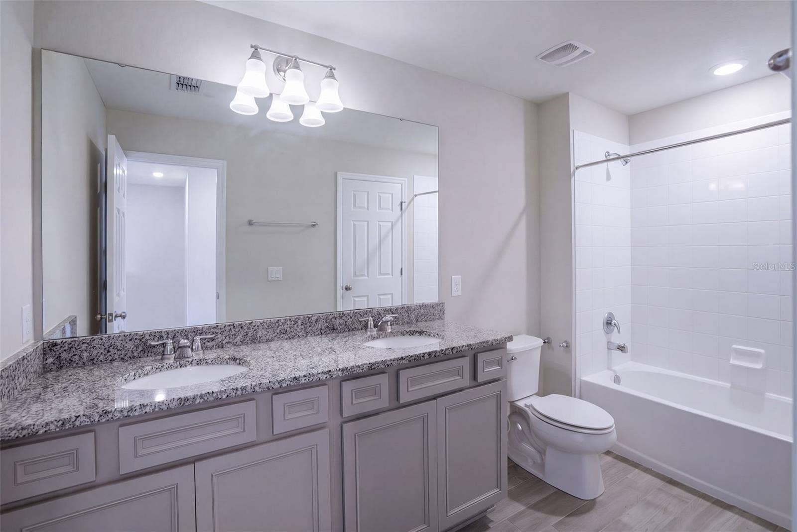 3768 PLAINVIEW DRIVE, Orlando, FL 32824 3768 PLAINVIEW DRIVE, Orlando, FL 32824