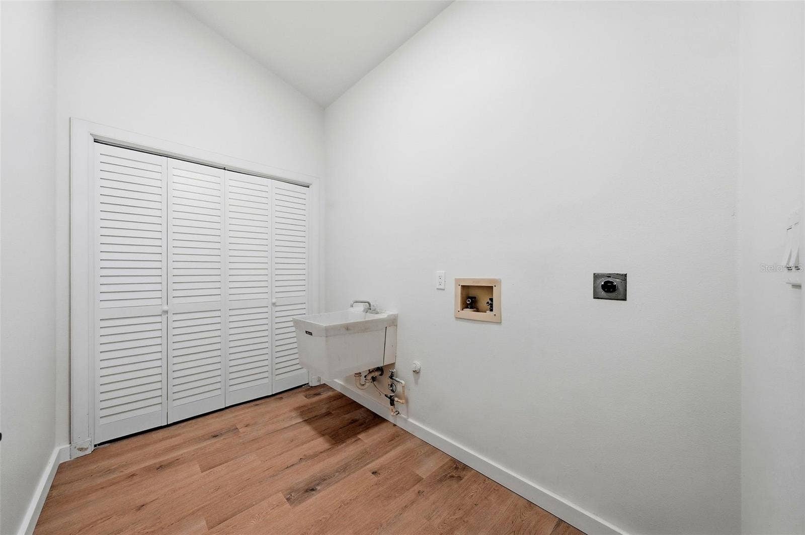 1008 ROYAL BIRKDALE DRIVE, Tarpon Springs, FL 34688 1008 ROYAL BIRKDALE DRIVE, Tarpon Springs, FL 34688
