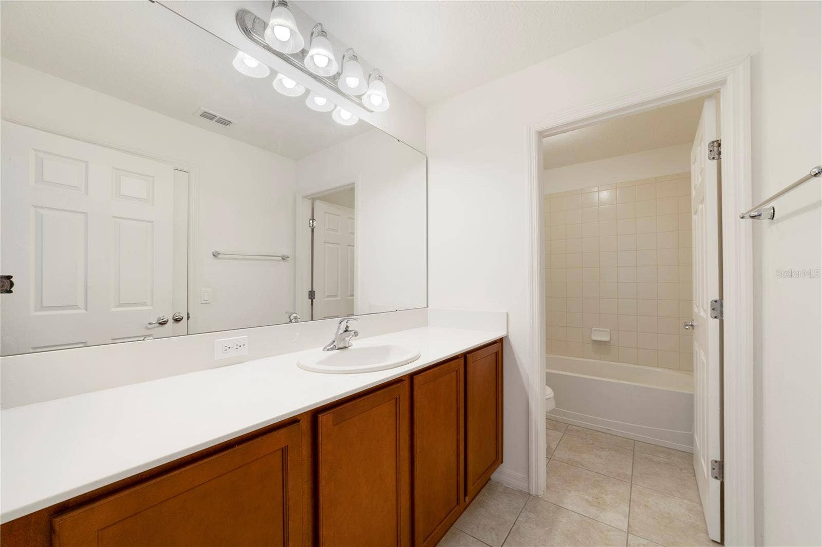 3880 CARRICK BEND DRIVE, Kissimmee, FL 34746 3880 CARRICK BEND DRIVE, Kissimmee, FL 34746