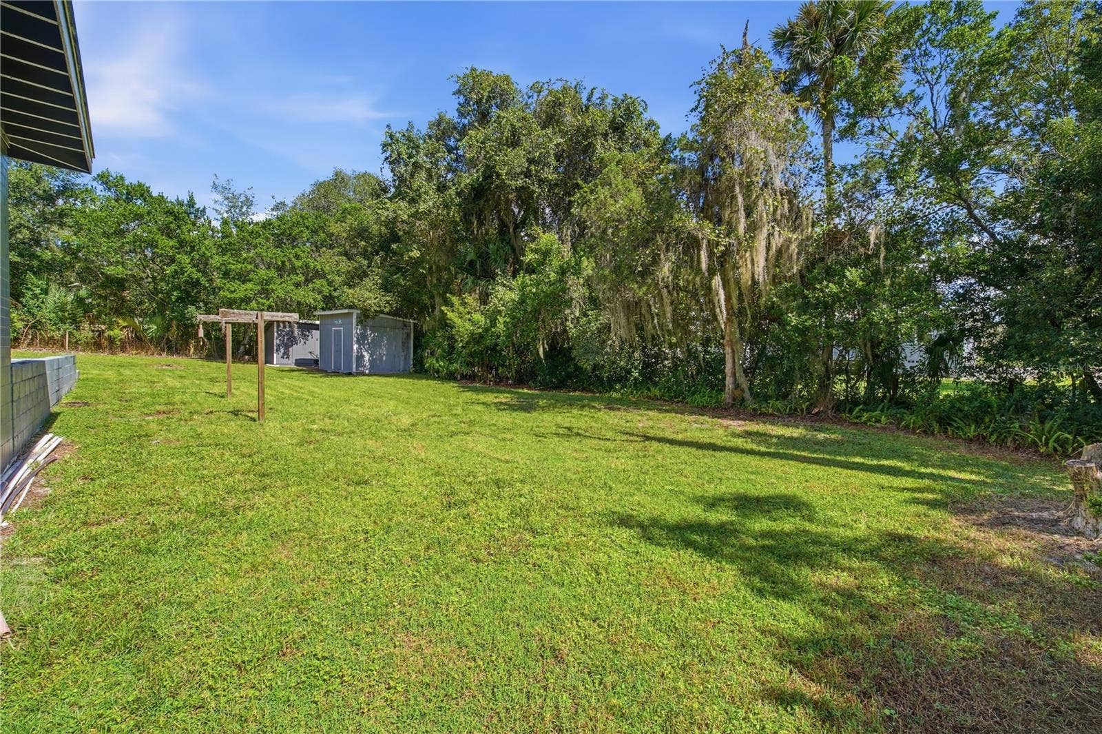 735 N SANS SOUCI AVENUE, Deland, FL 32720 Yard