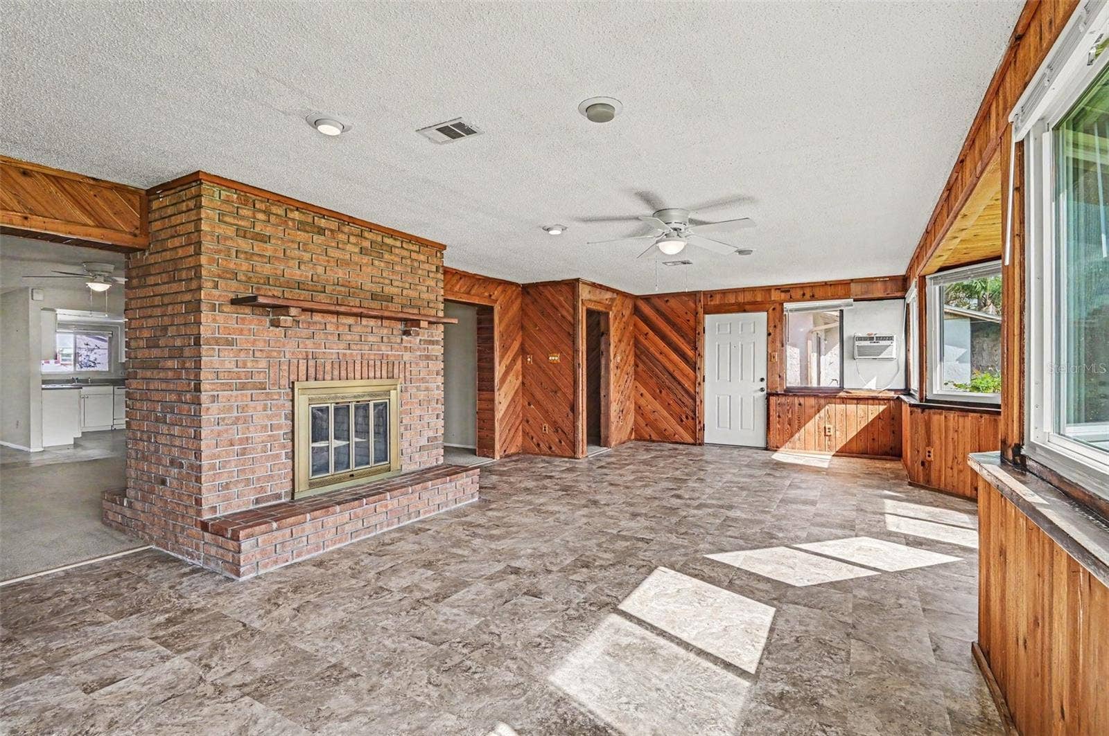 10443 LARISSA STREET, Orlando, FL 32821 10443 LARISSA STREET, Orlando, FL 32821