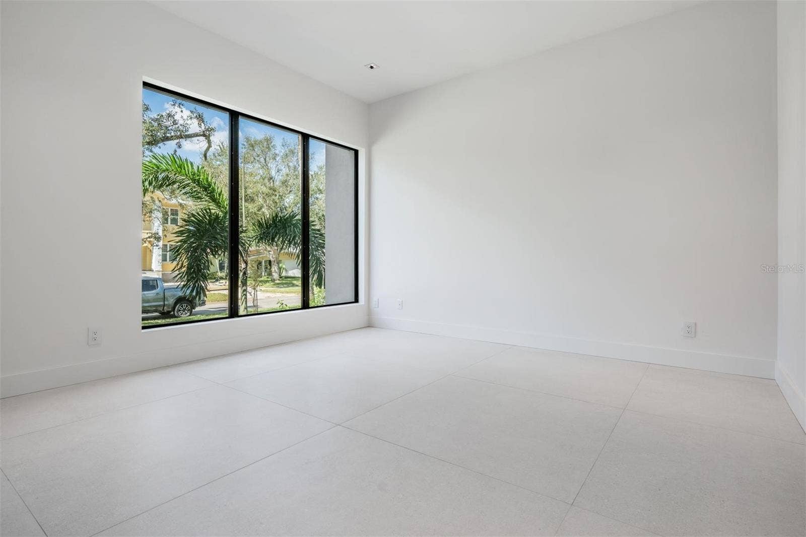 214 S RENELLIE DRIVE, Tampa, FL 33609 214 S RENELLIE DRIVE, Tampa, FL 33609