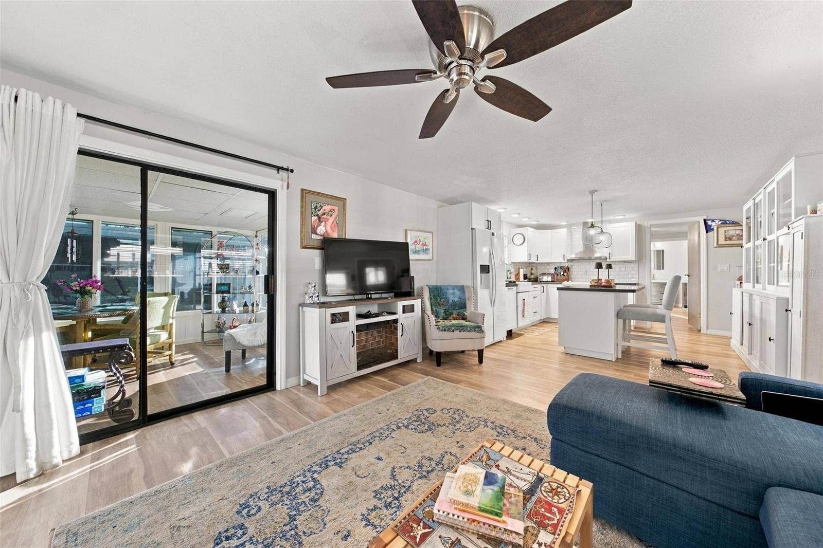 39 HAWAIIAN WAY, Leesburg, FL 34788 Living Room into the Kitchen