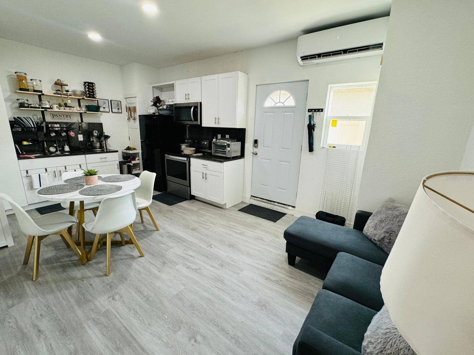 GARAGE APARMENT