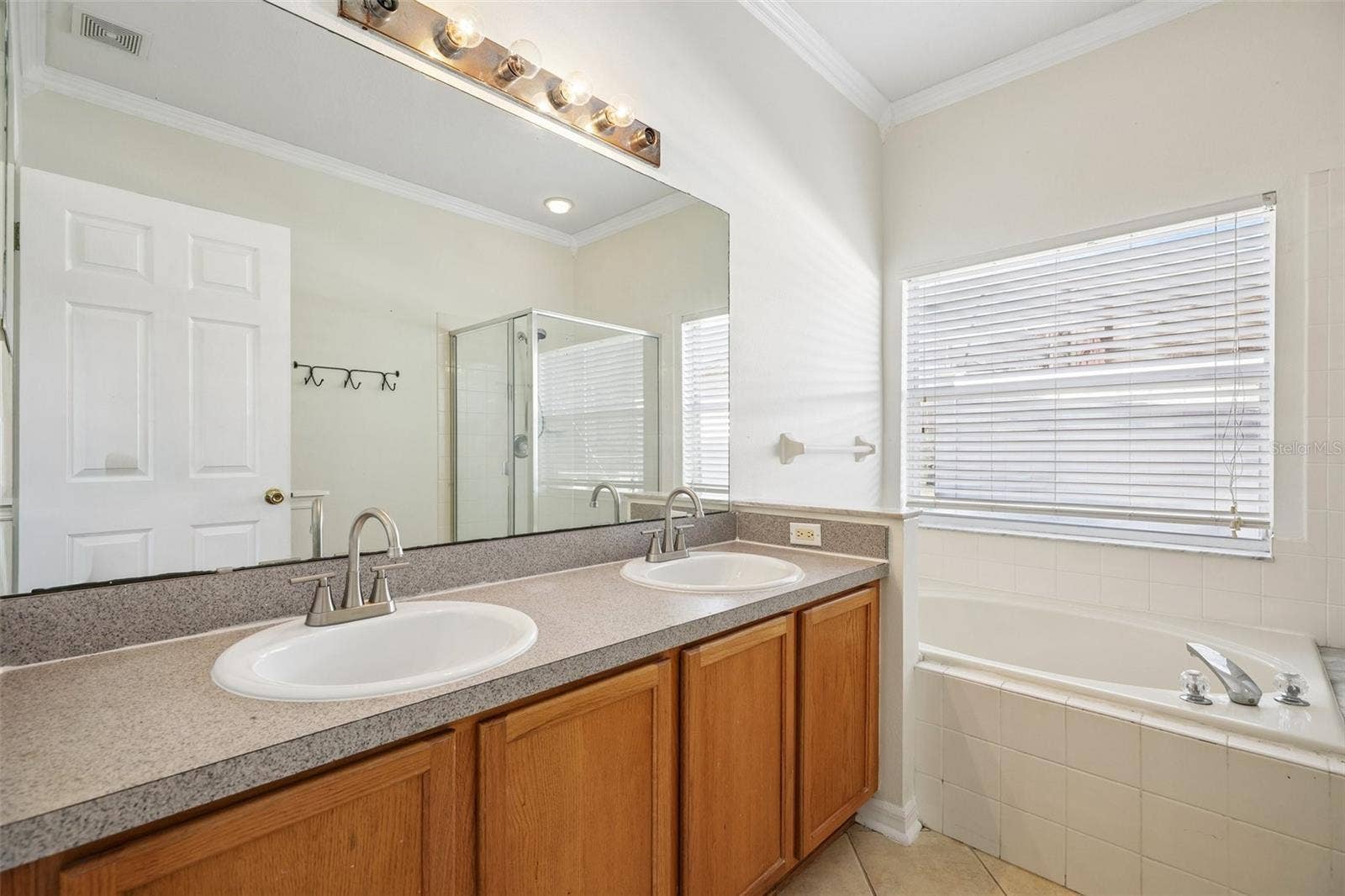 1806 ANNA CATHERINE DRIVE, Orlando, FL 32828 The Primary en suite Bath features dual sinks, a garden tub and a separate step-in shower.