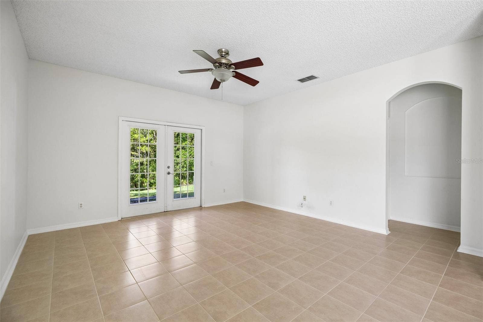 1806 ANNA CATHERINE DRIVE, Orlando, FL 32828 GLASS-PANELED FRENCH DOORS in the Family Room open to the covered back patio, making indoor-outdoor living and entertaining easy.