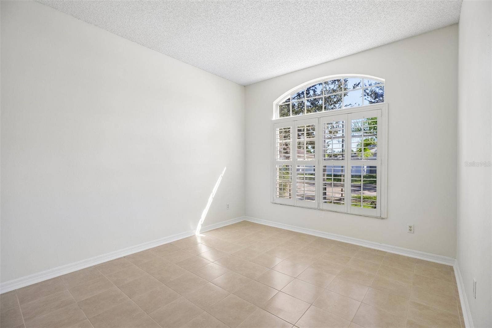 1806 ANNA CATHERINE DRIVE, Orlando, FL 32828 The Living Room