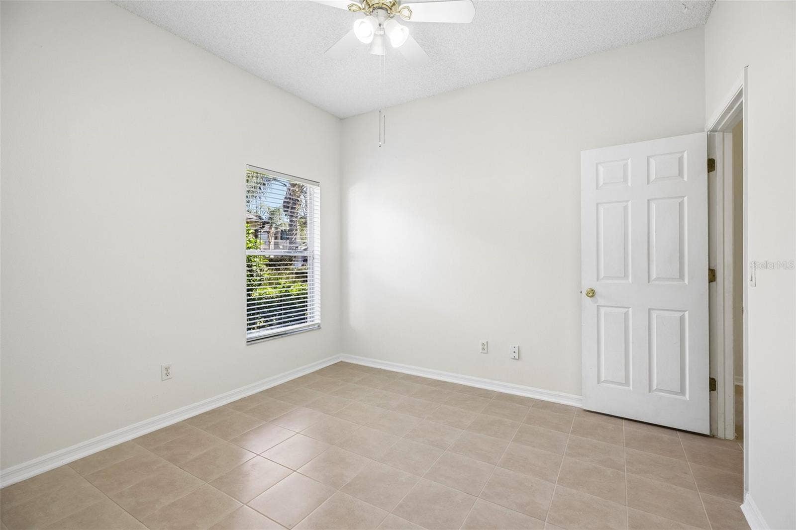 1806 ANNA CATHERINE DRIVE, Orlando, FL 32828 Bedroom 2 offers flexibility for use as a guest room, home office or hobby space.