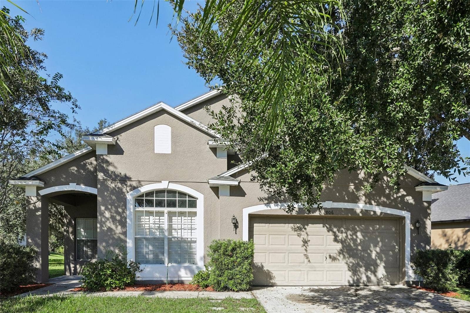 1806 ANNA CATHERINE DRIVE, Orlando, FL 32828 Tucked away on a quiet cul-de-sac in the sought-after EASTWOOD GUARD-GATED, GOLF COMMUNITY, this inviting 4-Bedroom, 2-Bath home offers a wonderful combination of space, privacy and comfortable East Orlando living.