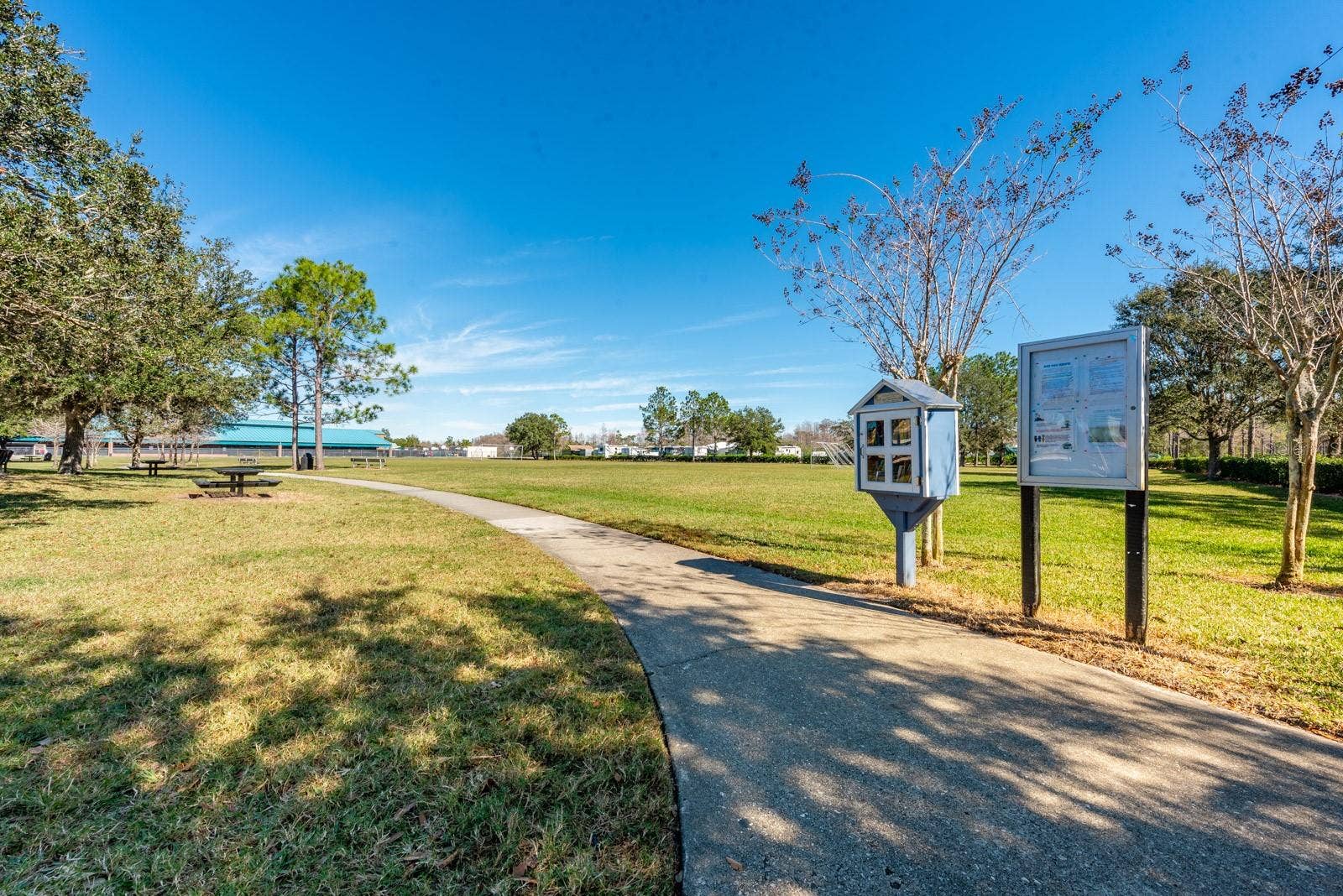 1806 ANNA CATHERINE DRIVE, Orlando, FL 32828 Take a walk and experience the neighborhood's established residential charm.