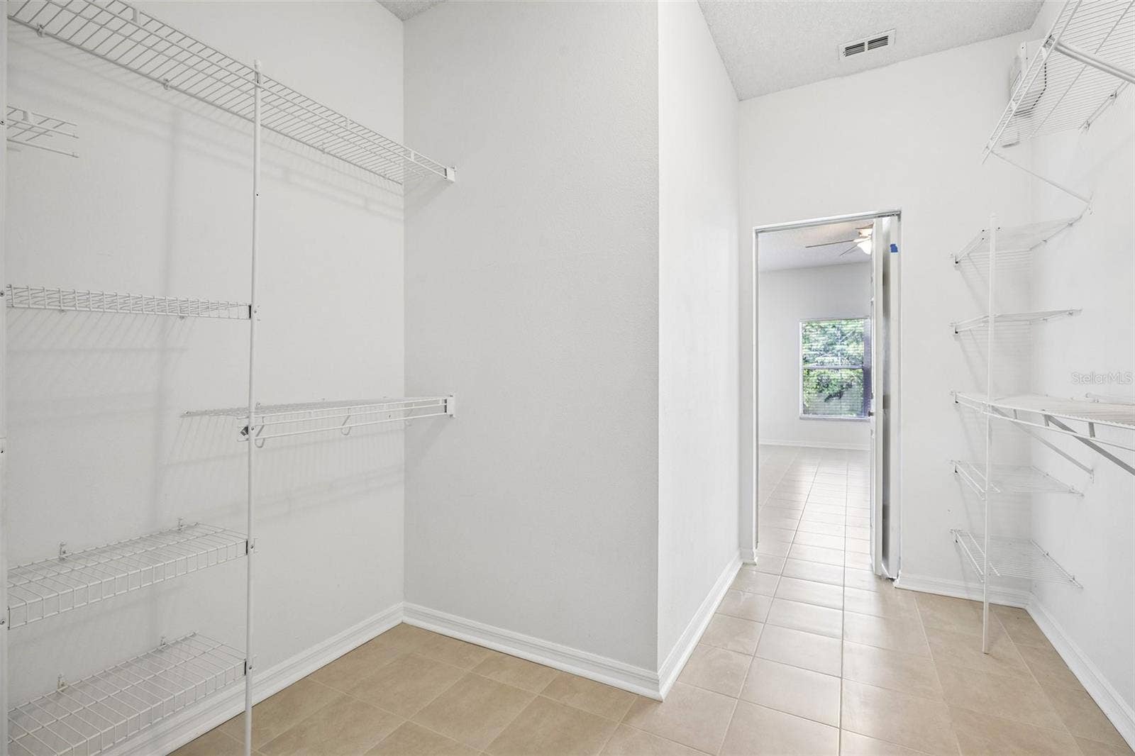 1806 ANNA CATHERINE DRIVE, Orlando, FL 32828 The Primary walk-in closet