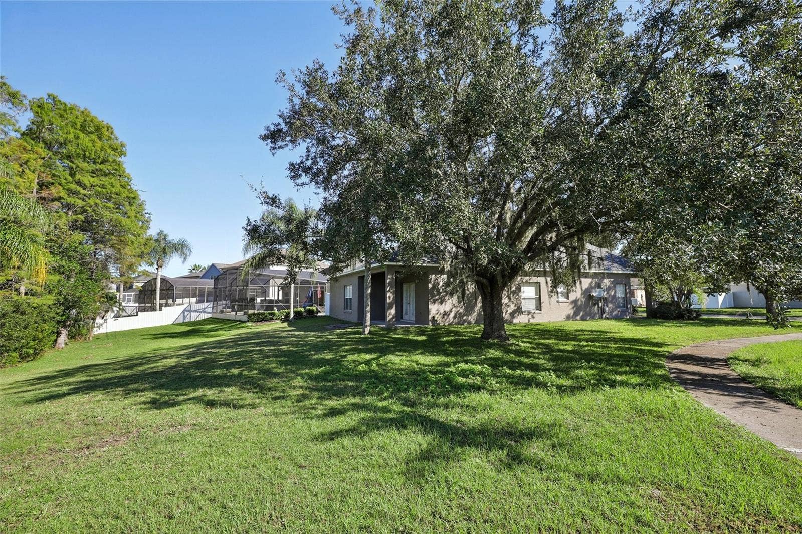 1806 ANNA CATHERINE DRIVE, Orlando, FL 32828 Mature landscaping and large shade trees create a welcoming setting.