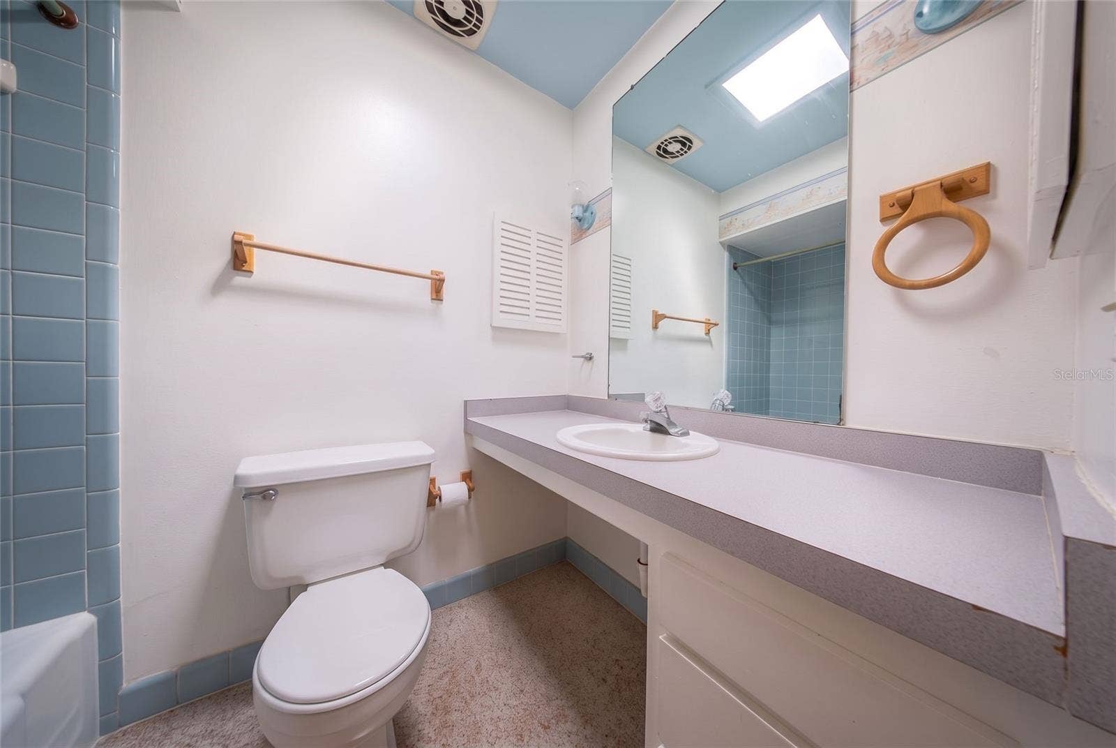 5718 CLEARVIEW DRIVE, Orlando, FL 32819 5718 CLEARVIEW DRIVE, Orlando, FL 32819