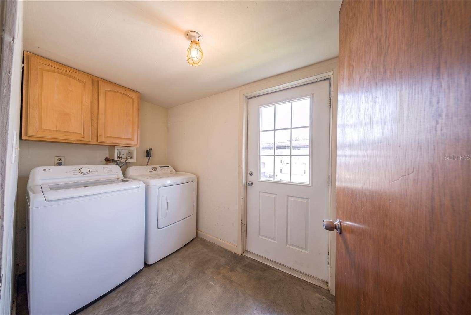 5718 CLEARVIEW DRIVE, Orlando, FL 32819 5718 CLEARVIEW DRIVE, Orlando, FL 32819