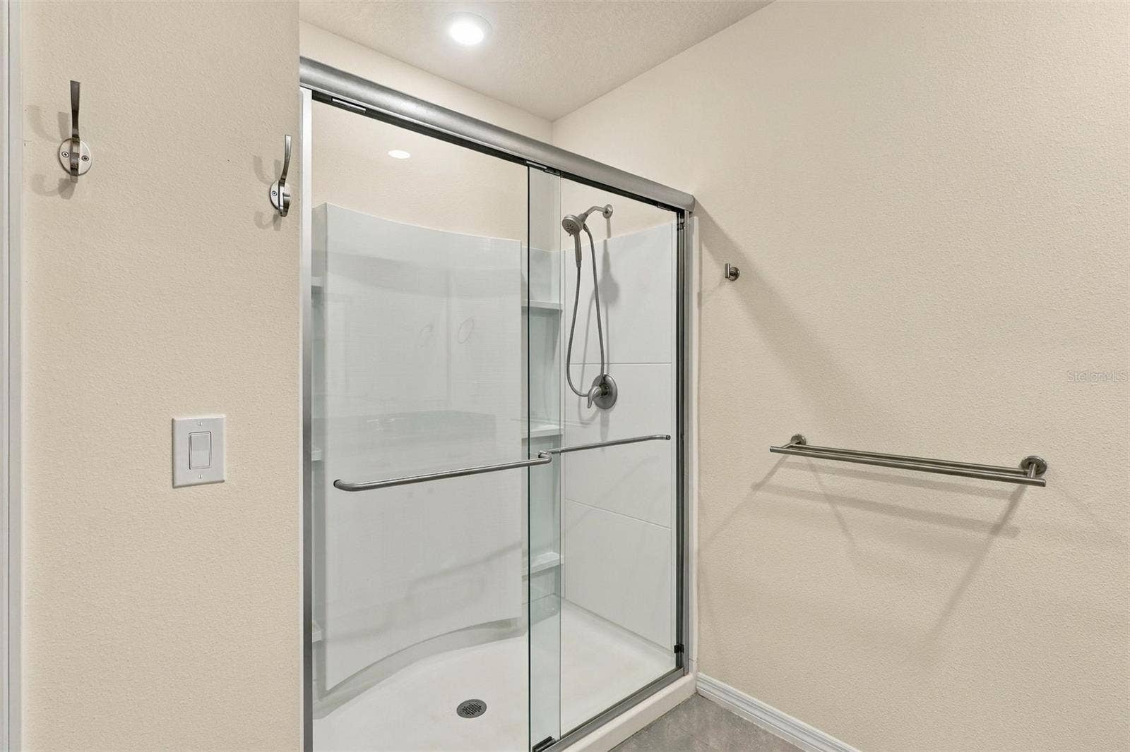 4010 SAPSUCKER LOOP, Sanford, FL 32773 Glass Shower