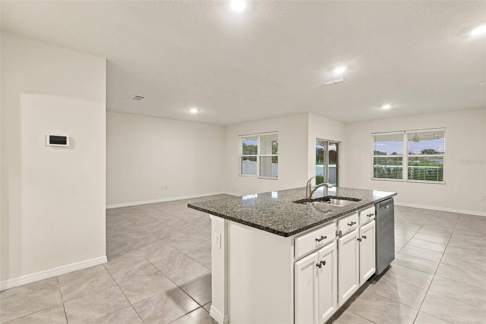 4010 SAPSUCKER LOOP, Sanford, FL 32773 Kitchen Island