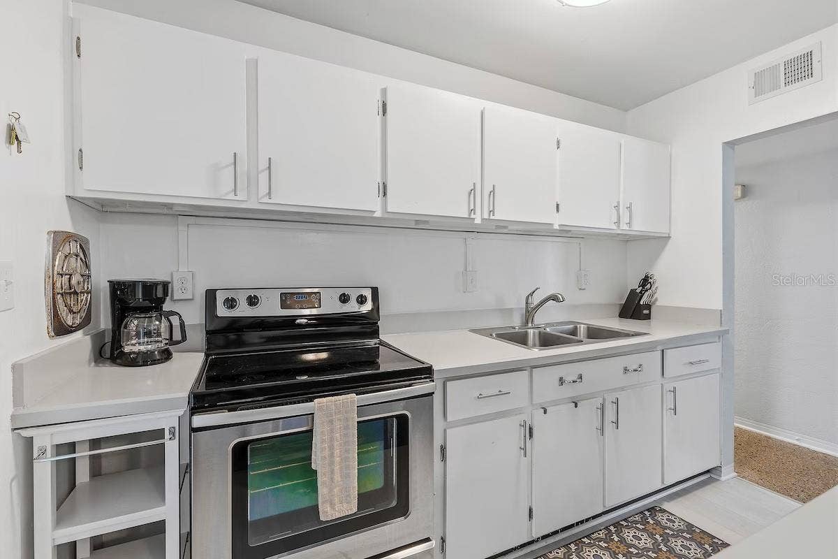 330 SLAYTON AVENUE, South Daytona, FL 32119