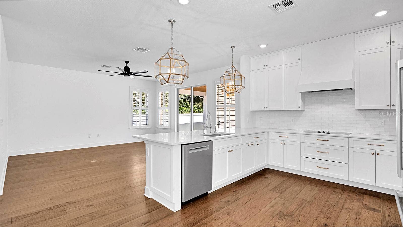 800 W HARVARD STREET, Orlando, FL 32804 Kitchen/Family Room