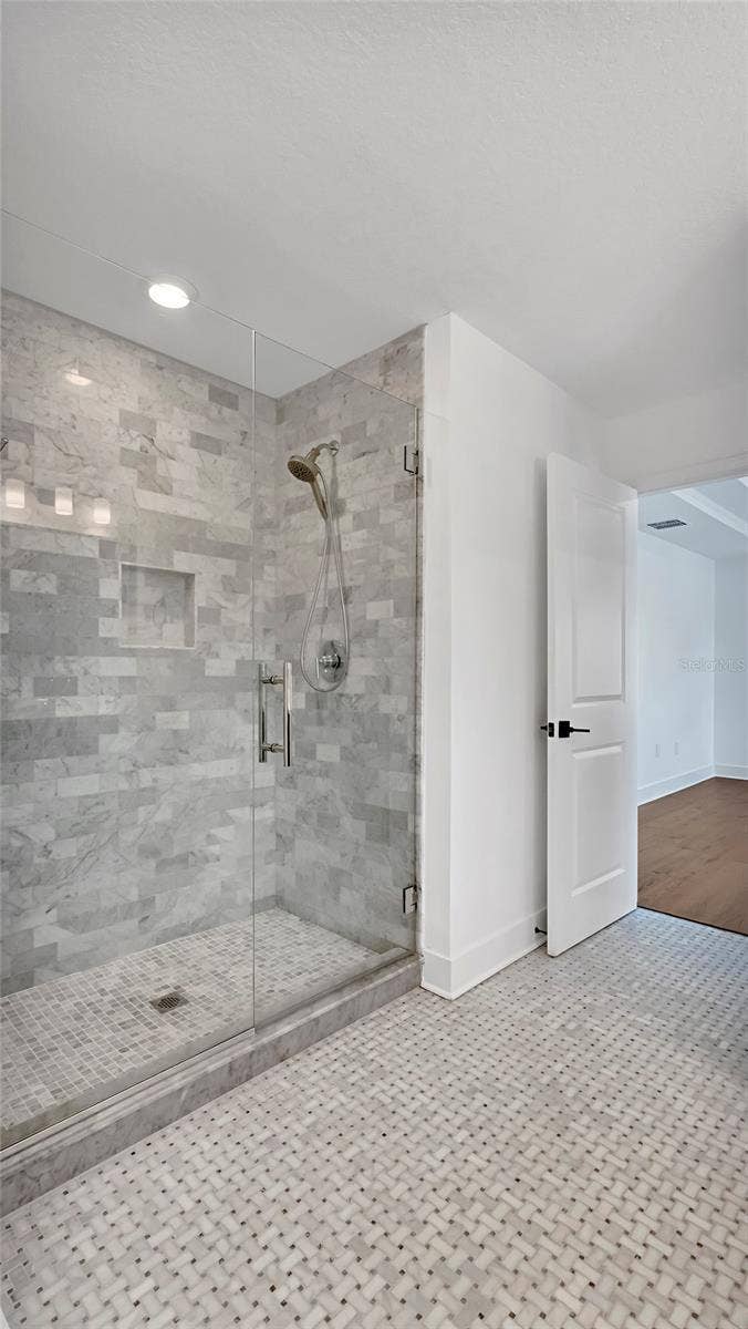800 W HARVARD STREET, Orlando, FL 32804 Primary Bath