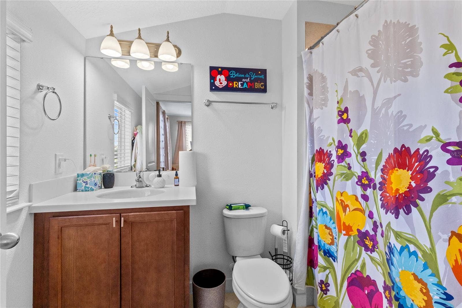 12923 GABOR AVENUE, Orlando, FL 32827 3rd floor full bath.