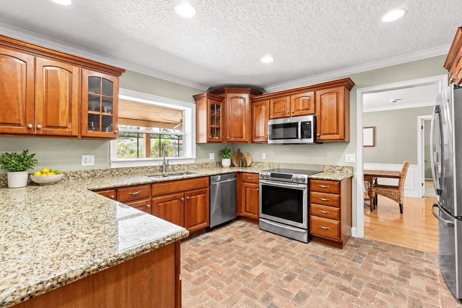 4066 SUMMERWOOD AVENUE, Orlando, FL 32812 4066 SUMMERWOOD AVENUE, Orlando, FL 32812