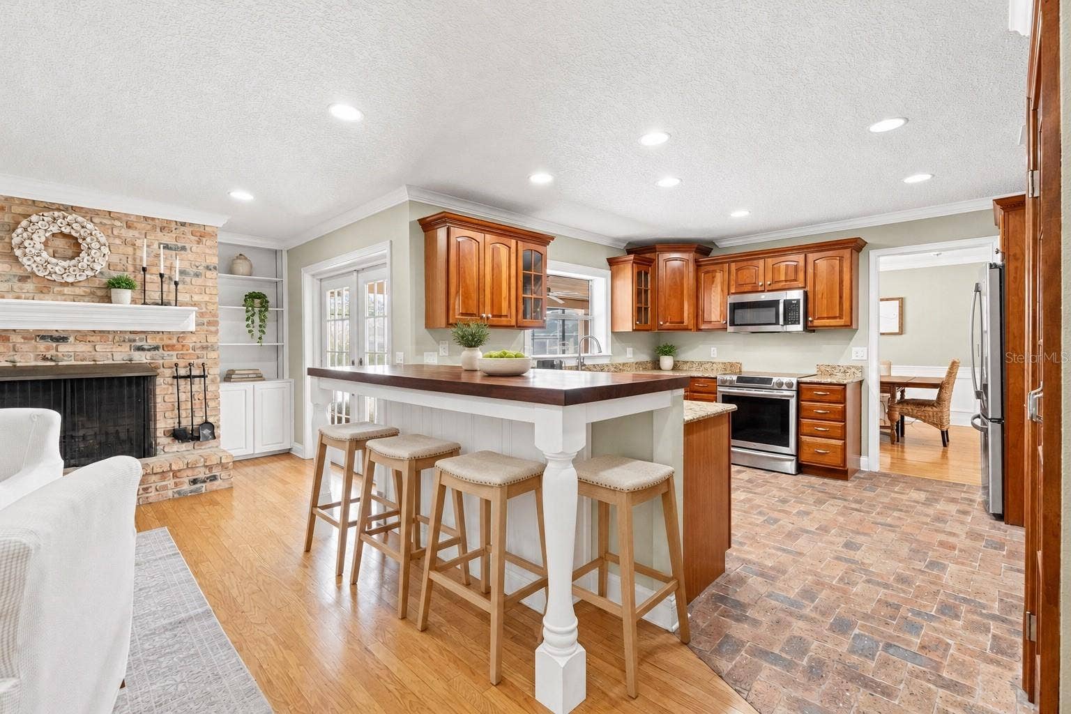4066 SUMMERWOOD AVENUE, Orlando, FL 32812 4066 SUMMERWOOD AVENUE, Orlando, FL 32812