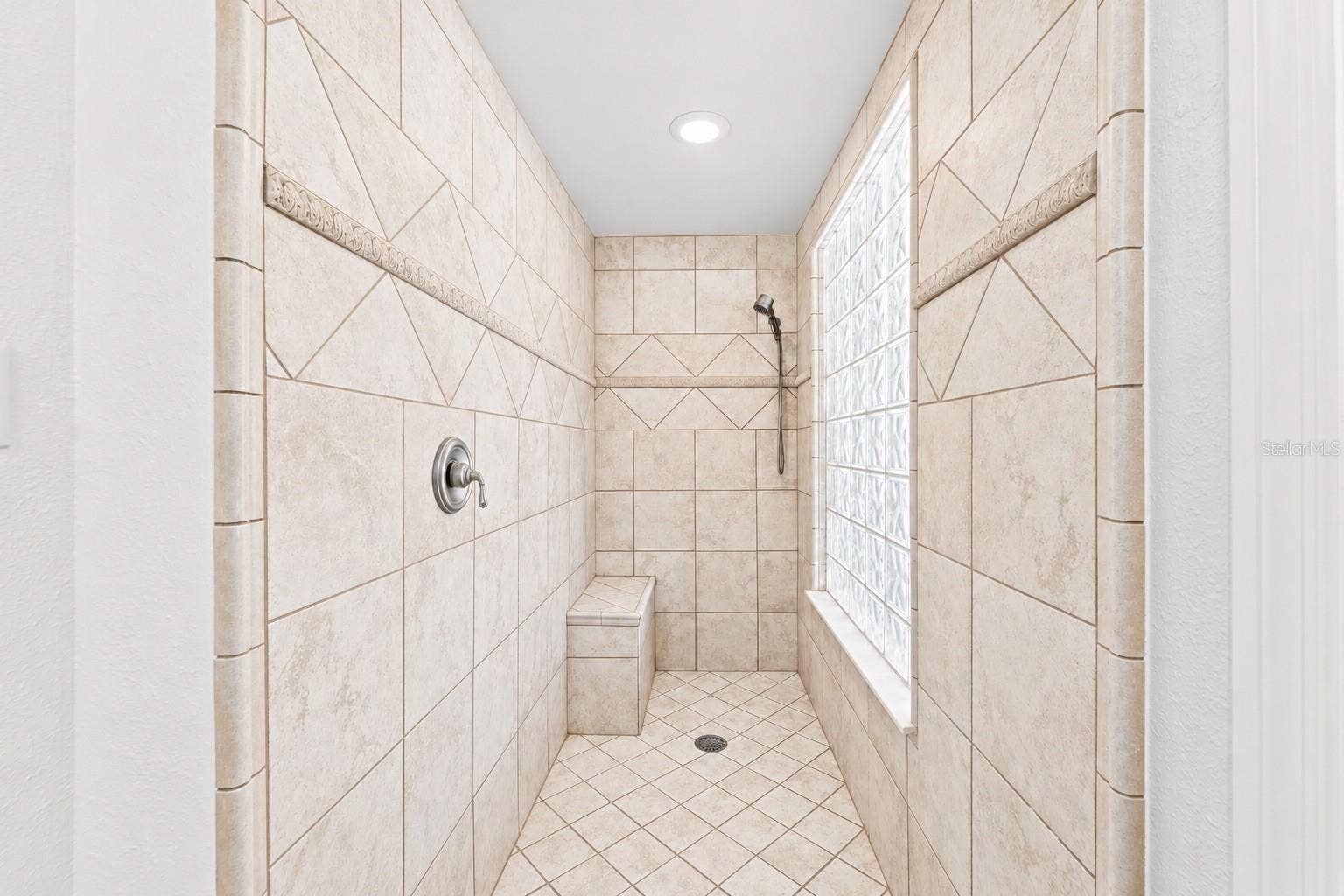 4066 SUMMERWOOD AVENUE, Orlando, FL 32812 4066 SUMMERWOOD AVENUE, Orlando, FL 32812
