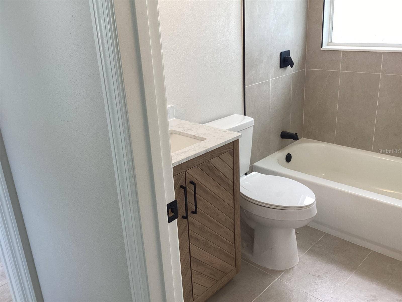 4226 LAKE RICHMOND DRIVE, Orlando, FL 32811 Guest bathroom