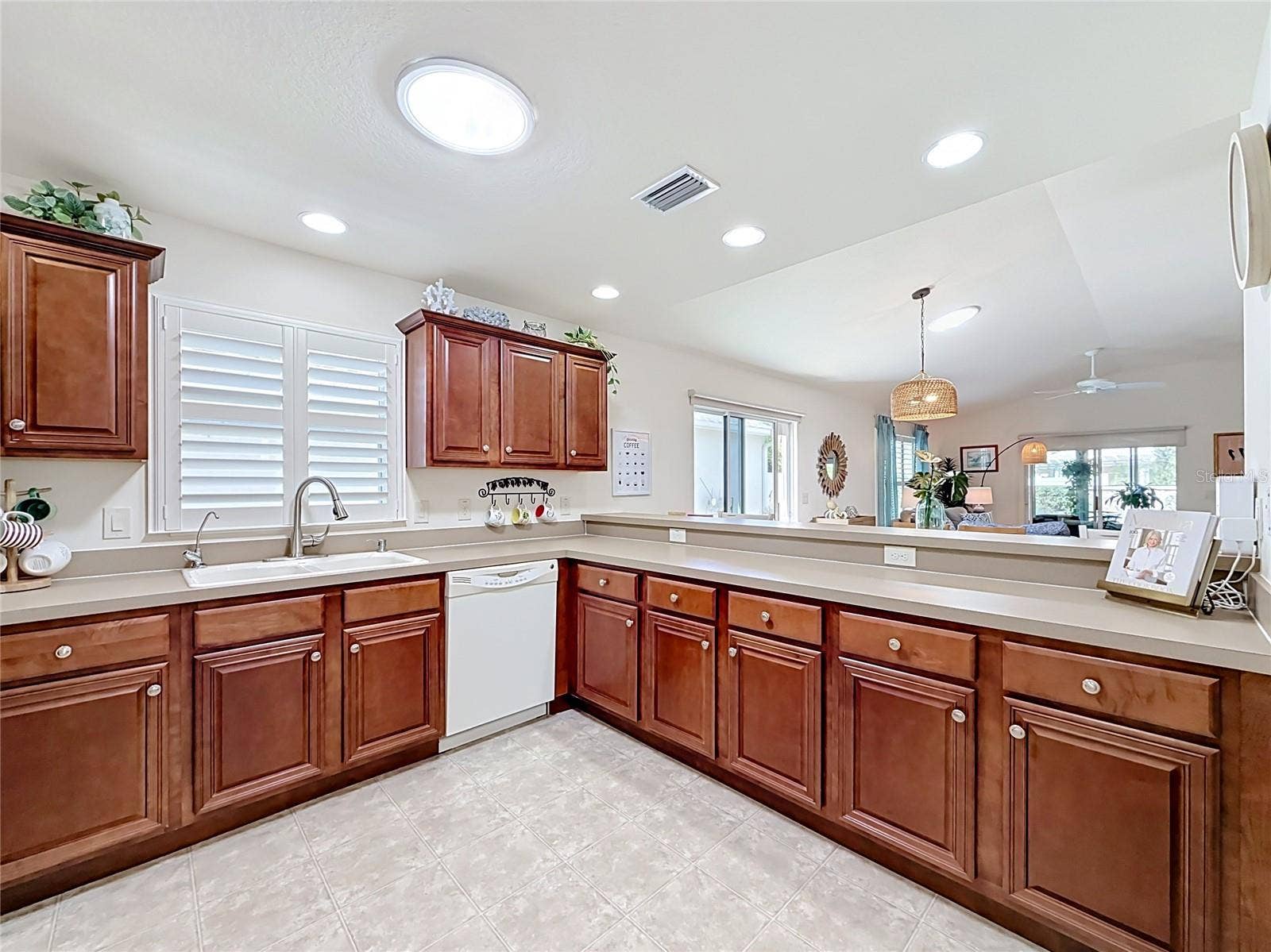 2001 ALTAMONTE WAY, The Villages, FL 32162