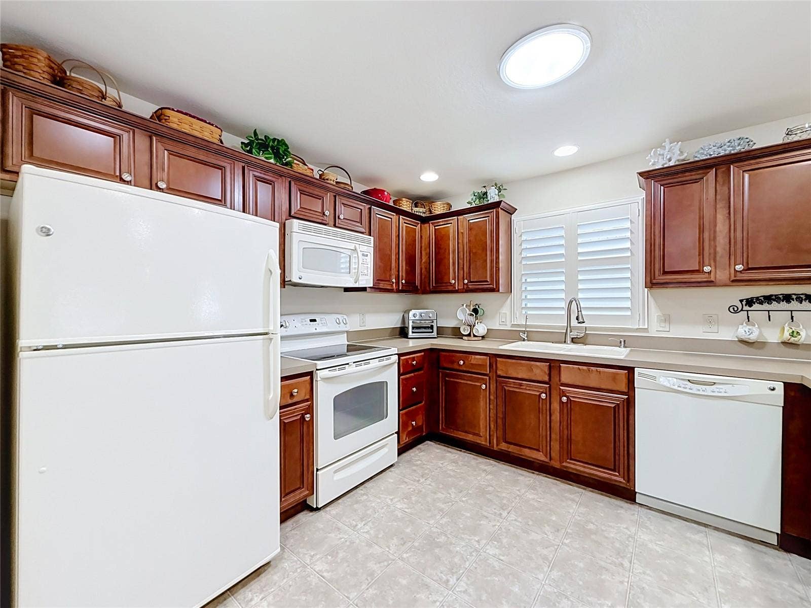 2001 ALTAMONTE WAY, The Villages, FL 32162