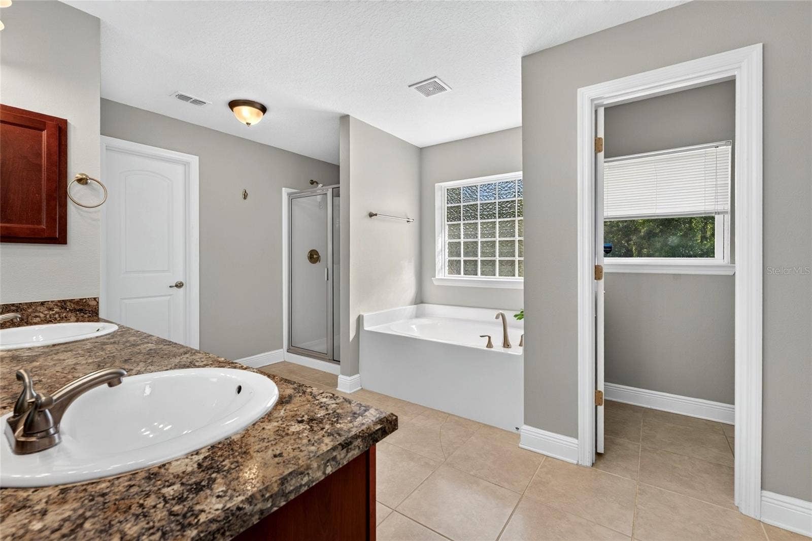 Garden tub & separate shower stall