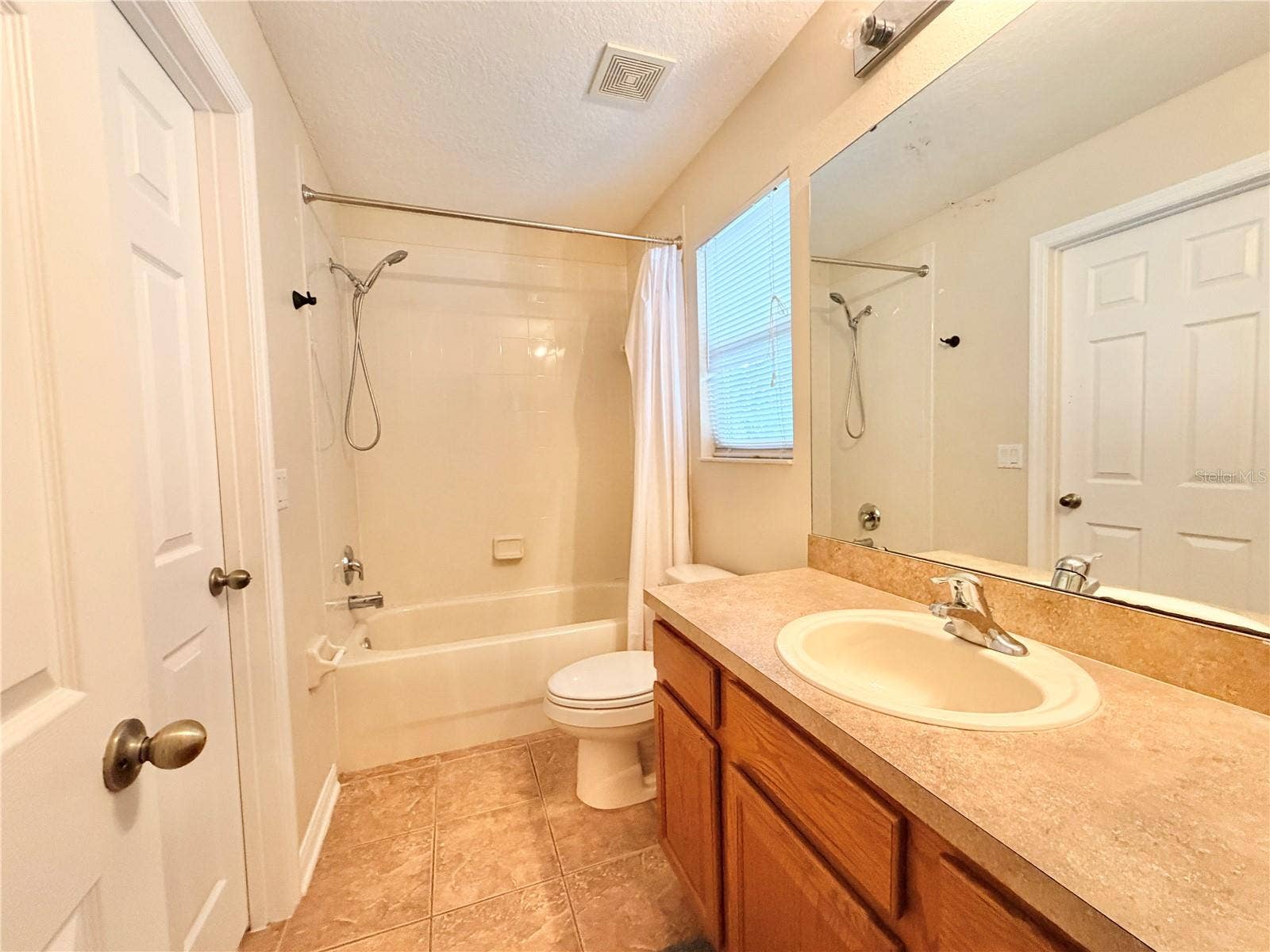 Jack and Jill bath