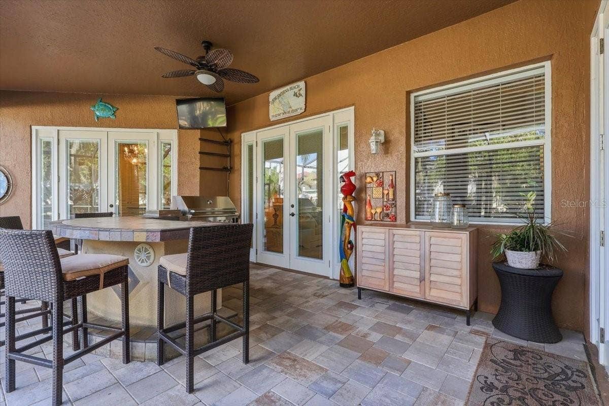 Outdoor/Summer Kitchen.