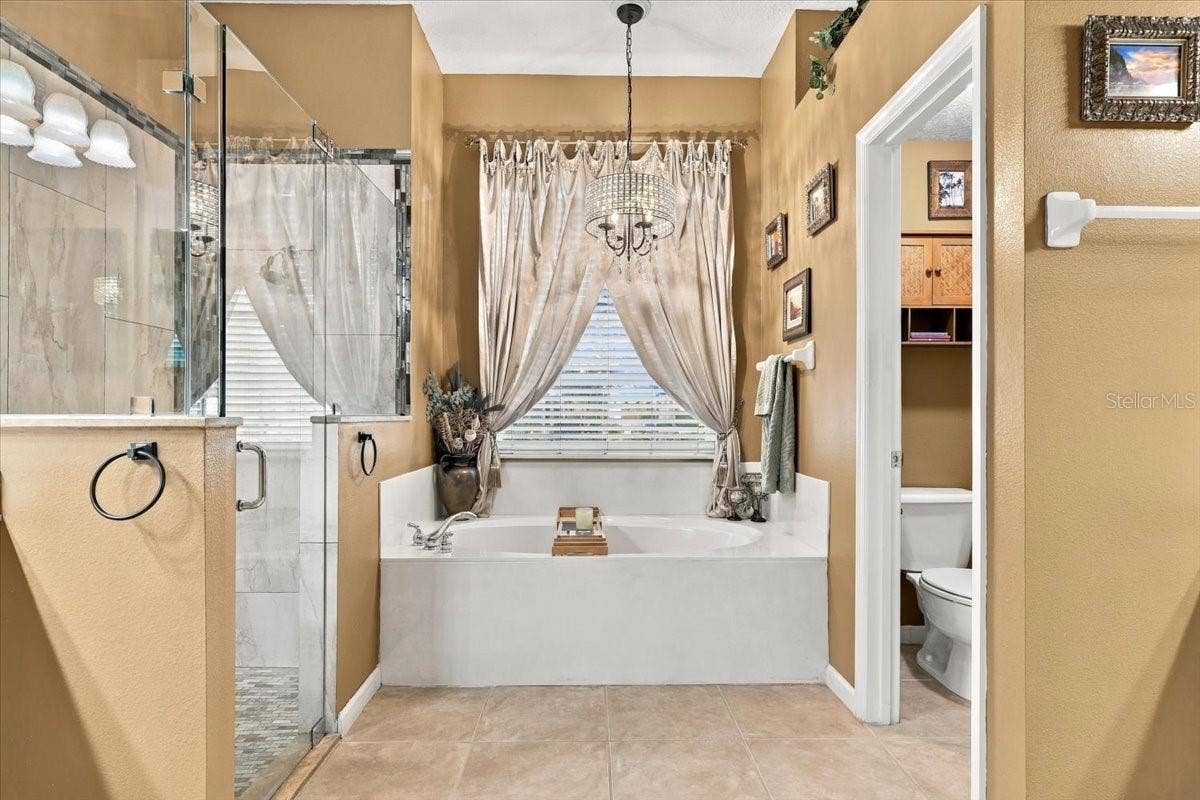 Primary en-suite bath.