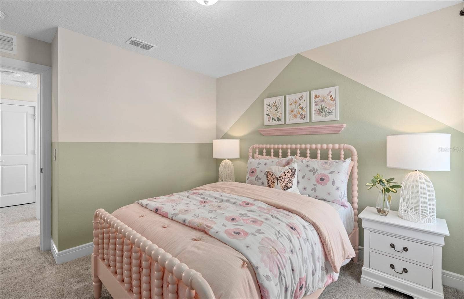 2628 CLEAR NIGHT AVENUE, Kissimmee, FL 34744 Model Home Design Only. Pictures and furnishings are for illustrative purposes only. Elevations, colors and options may vary. Furniture is for model home staging only.