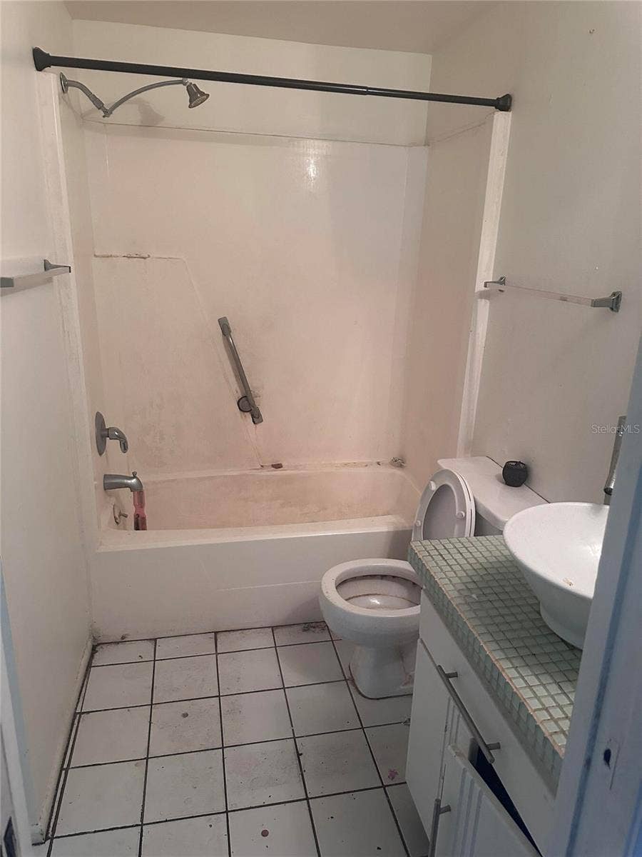 8240 RAVENCROFT DRIVE, Tampa, FL 33615 8240 RAVENCROFT DRIVE, Tampa, FL 33615