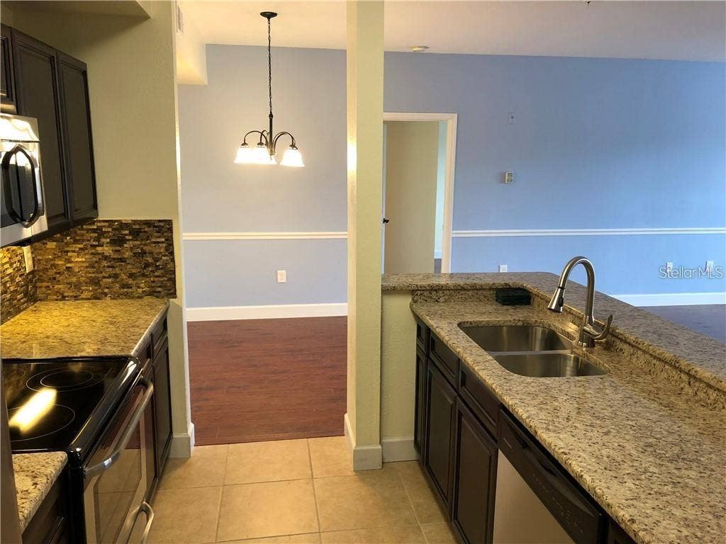 5536 METROWEST BOULEVARD, #8-202, Orlando, FL 32811 5536 METROWEST BOULEVARD, #8-202, Orlando, FL 32811