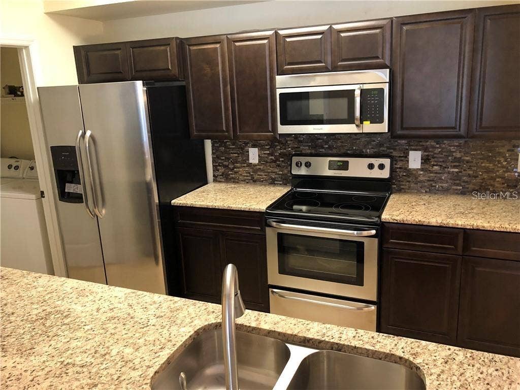 5536 METROWEST BOULEVARD, #8-202, Orlando, FL 32811 5536 METROWEST BOULEVARD, #8-202, Orlando, FL 32811