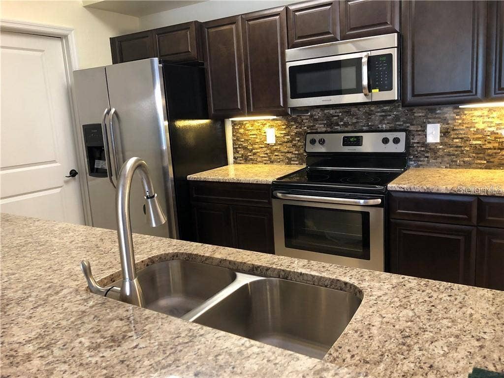 5536 METROWEST BOULEVARD, #8-202, Orlando, FL 32811 5536 METROWEST BOULEVARD, #8-202, Orlando, FL 32811