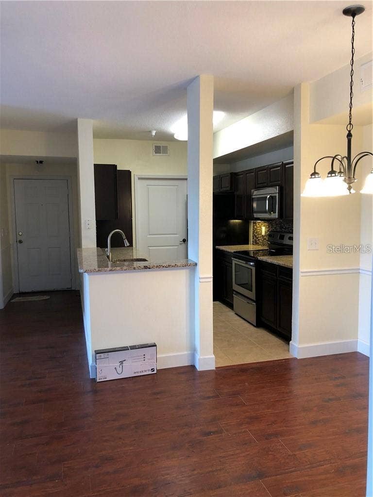 5536 METROWEST BOULEVARD, #8-202, Orlando, FL 32811 5536 METROWEST BOULEVARD, #8-202, Orlando, FL 32811
