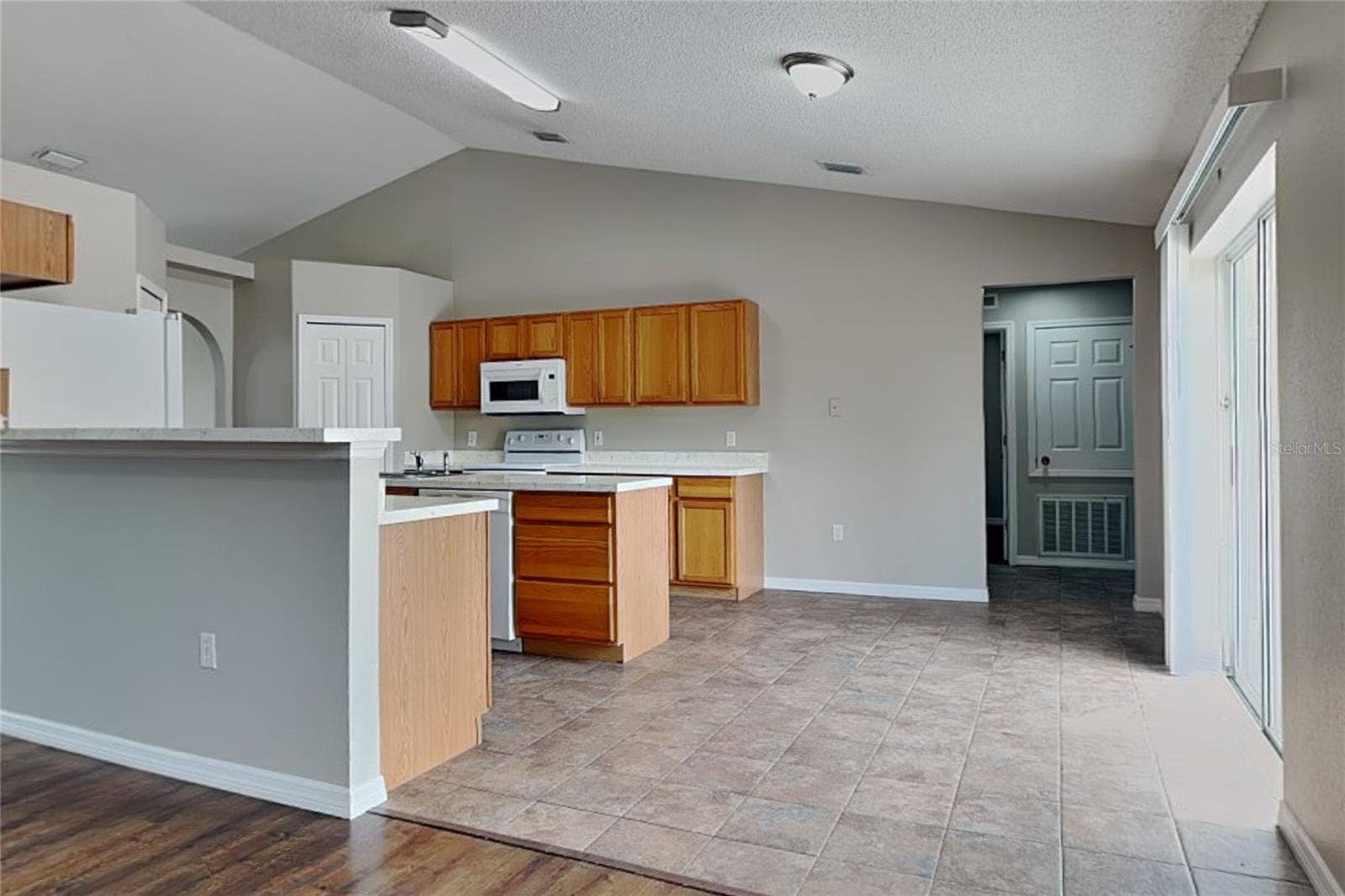 Spring Hill, FL 34606 Spring Hill, FL 34606